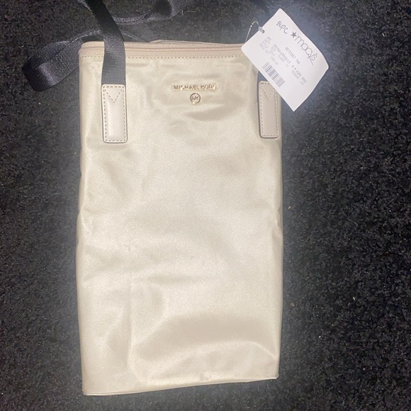 Michael kors lightweight bag. New with tags - Picture 5 of 6